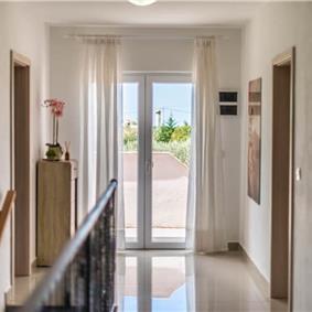 6 bedroom villa with pool near Sveti Lovrec and Poreč, sleeps 12